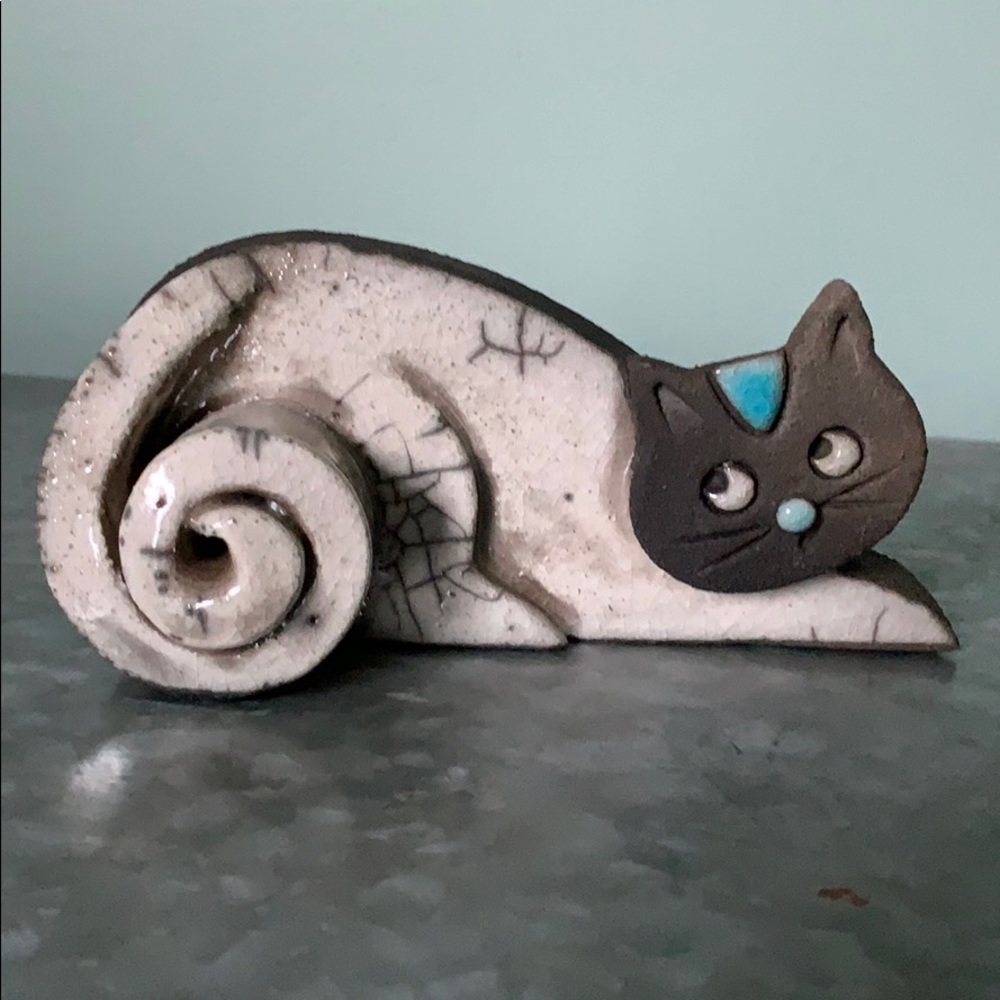 Biasin pottery cat